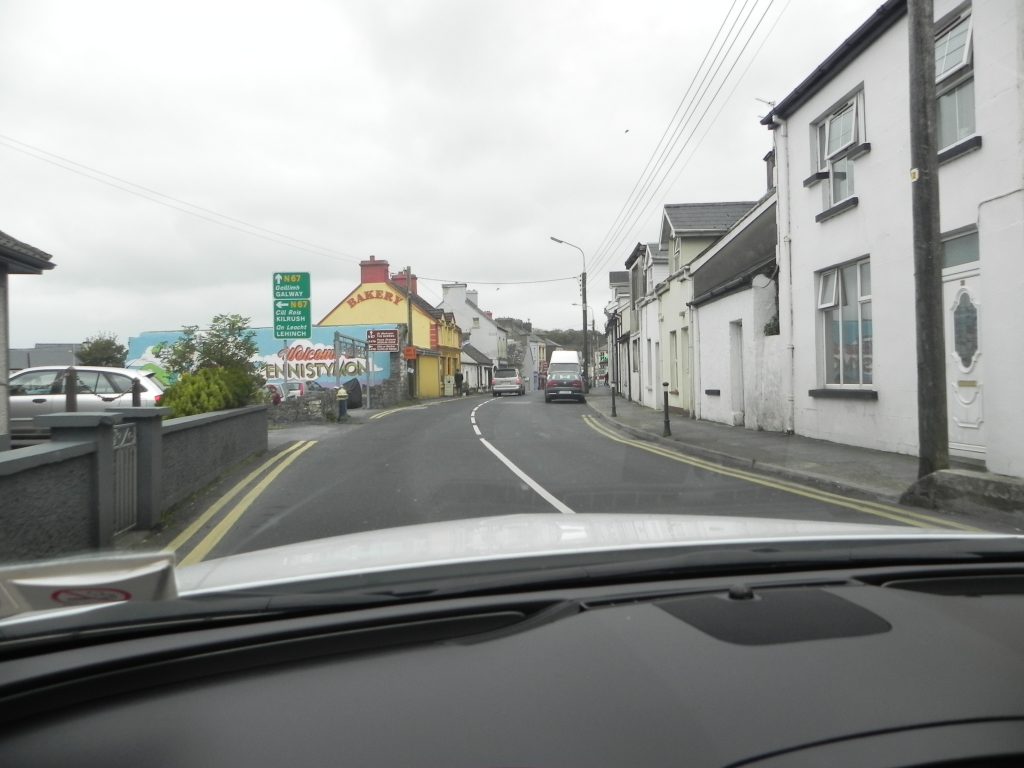 Driving-aournd-in-Ireland